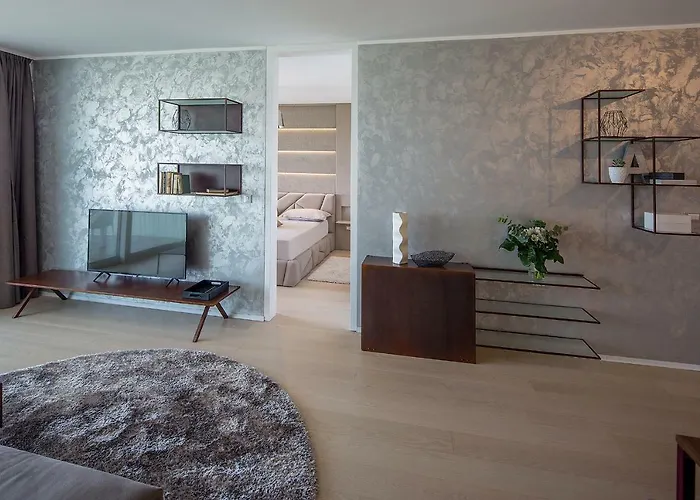 Deluxe With Swimming Pool * Οπατία