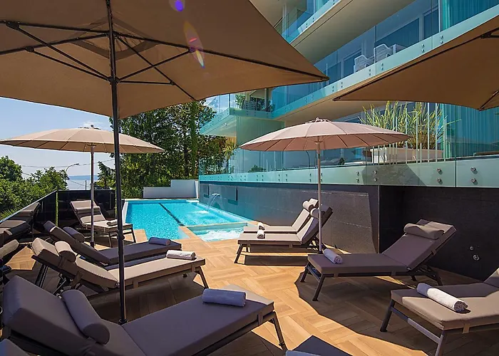 Deluxe With Swimming Pool * Οπατία