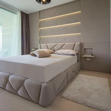 Apartman Deluxe With Swimming Pool