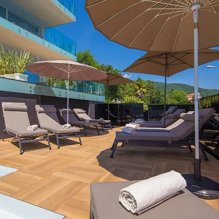 Deluxe With Swimming Pool * אופטיה