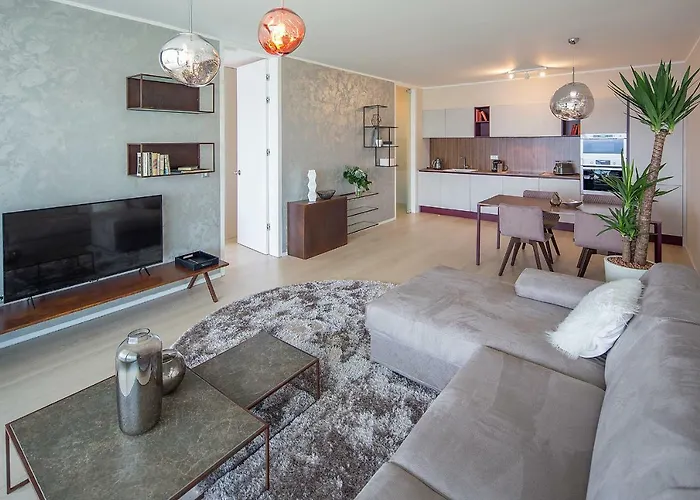 Deluxe With Swimming Pool דירה