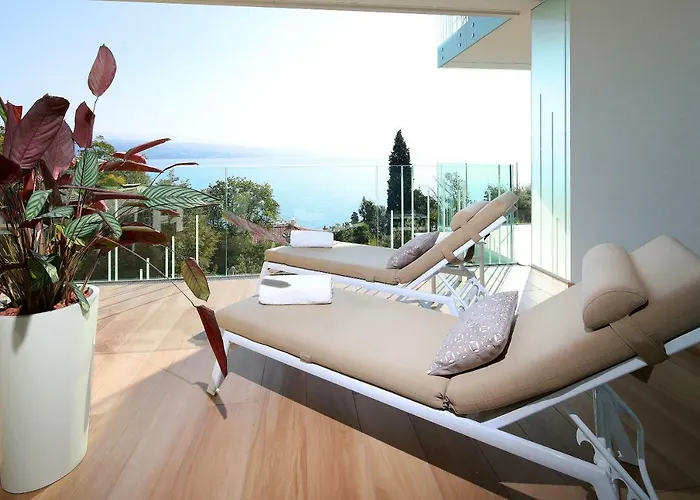 Deluxe With Swimming Pool *